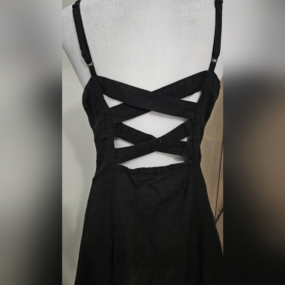 URBAN OUTFITTERS UO Button-Down Strappy Back Linen Dress. Black. Size XS - Picture 10 of 13